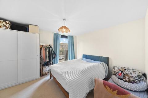 2 bedroom apartment for sale, Great West Road, Hammersmith, W6