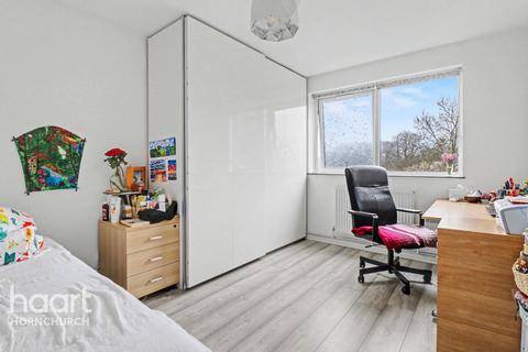 2 bedroom apartment for sale, Chaplaincy Gardens, Hornchurch