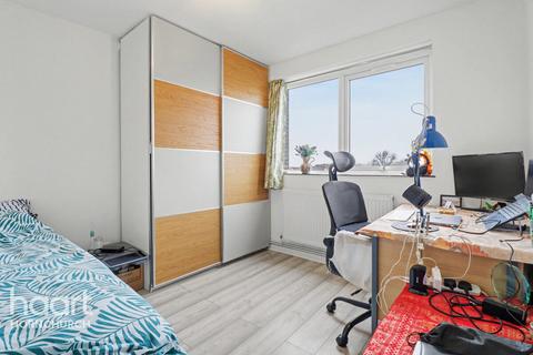 2 bedroom apartment for sale, Chaplaincy Gardens, Hornchurch
