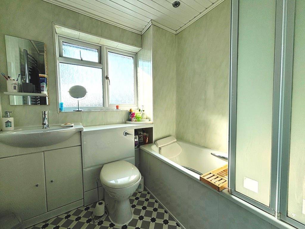 Bathroom.JPG