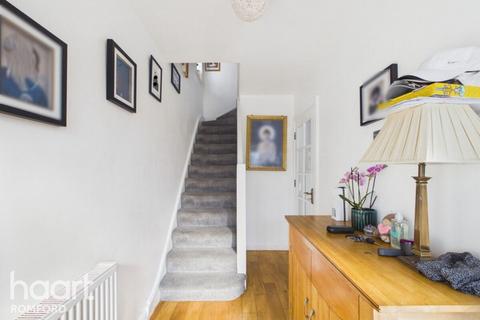 3 bedroom end of terrace house for sale, Collier Row Road, Romford, RM5 2BA