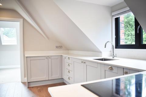 1 bedroom apartment to rent, Charlton Avenue, Walton-on-Thames, KT12