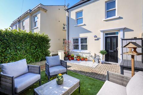 undefined, 3 Albion Court, St Sampson's, Guernsey, GY2
