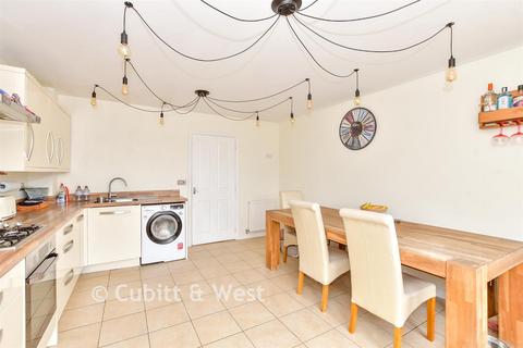 4 bedroom townhouse for sale, East Shore Way, Portsmouth, Hampshire