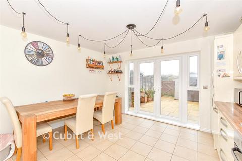 4 bedroom townhouse for sale, East Shore Way, Portsmouth, Hampshire