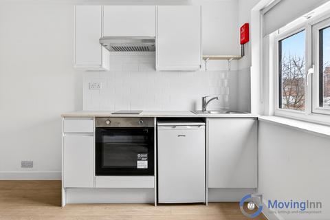 Studio to rent, Telford Avenue, Streatham Hill, SW2 4XE
