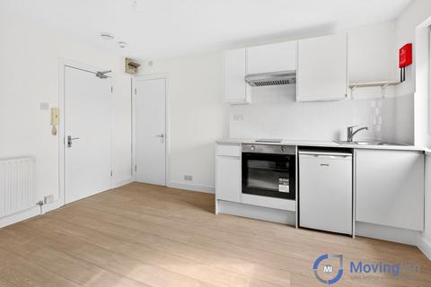 Studio to rent, Telford Avenue, Streatham Hill, SW2 4XE