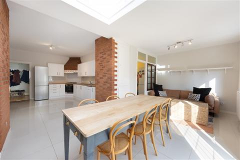undefined, Richmond Upon Thames, London SW14