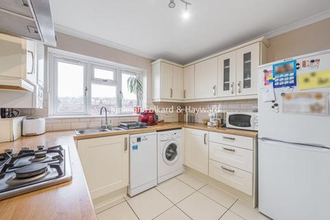3 bedroom flat to rent, Albert Close, London, N22