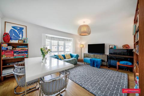 3 bedroom flat to rent, Albert Close, London, N22