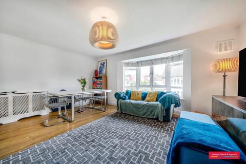 3 bedroom flat to rent, Albert Close, London, N22