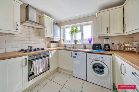3 bedroom flat to rent, Albert Close, London, N22