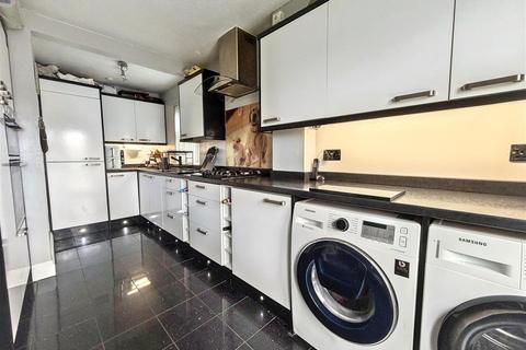 3 bedroom end of terrace house for sale, Chancery Close, St. Erme