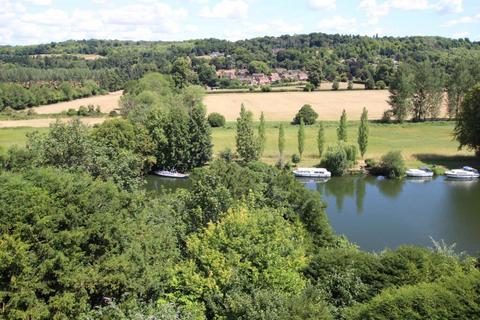 undefined, Shooters Hill, Pangbourne, Reading, Berkshire, RG8 7BJ