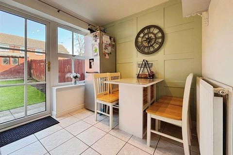 2 bedroom end of terrace house for sale, Discovery Close, Sleaford NG34