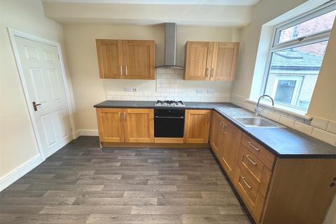 3 bedroom terraced house to rent, Buxton Road, Leek