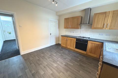 3 bedroom terraced house to rent, Buxton Road, Leek