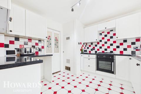 4 bedroom detached house for sale, Conrad Road, South Oulton Broad
