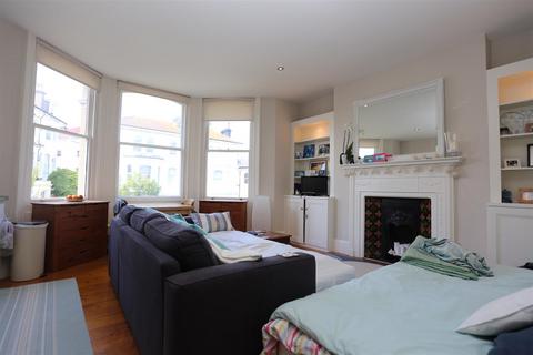 Studio to rent, Buckingham Road, Brighton