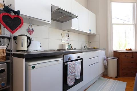 Studio to rent, Buckingham Road, Brighton