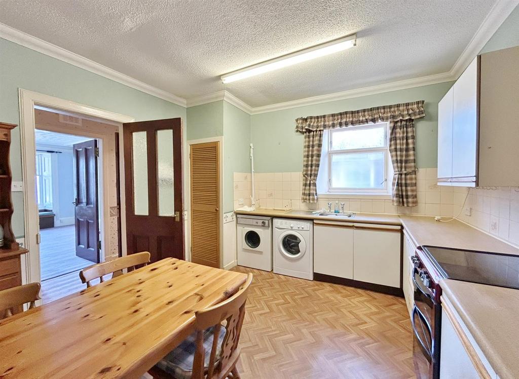 Kitchen dining room