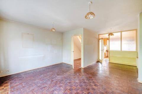 3 bedroom property for sale, Burwood Road, Hersham, KT12