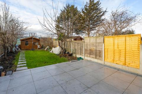 4 bedroom semi-detached house for sale, Wadham Avenue, London E17
