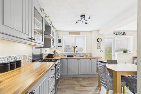 3 bedroom detached house for sale, Crampton Court, Oswestry