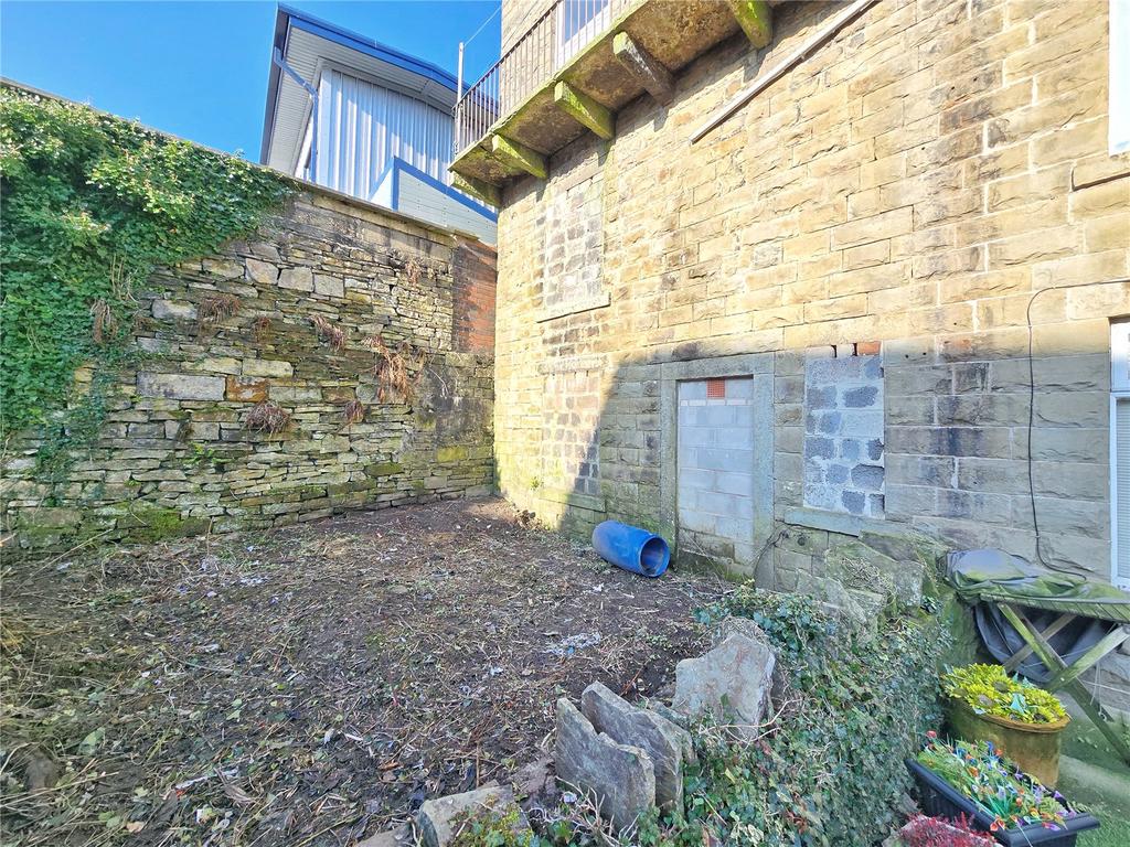 Rear Levels/ Gardens