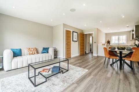 3 bedroom semi-detached house for sale, Beverley Close, Weybridge, KT13