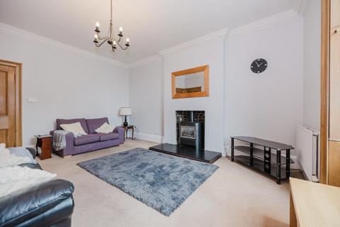2 bedroom flat to rent, 3217L Leith Walk, Edinburgh, EH6 8LX