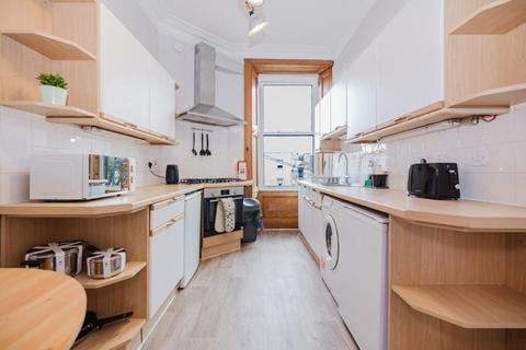 2 bedroom flat to rent, 3217L Leith Walk, Edinburgh, EH6 8LX