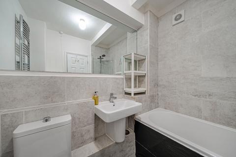 2 bedroom flat for sale, Flat 79 Hazelwood House, Evelyn Street, London, SE8 5RP