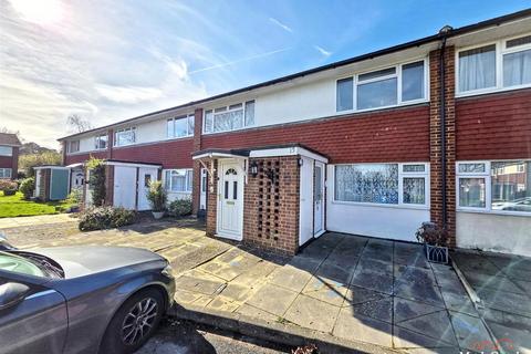 3 bedroom flat for sale, Moat Court, Ashtead KT21