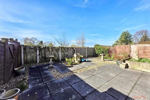 3 bedroom flat for sale, Moat Court, Ashtead KT21