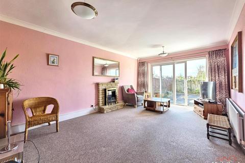3 bedroom flat for sale, Moat Court, Ashtead KT21