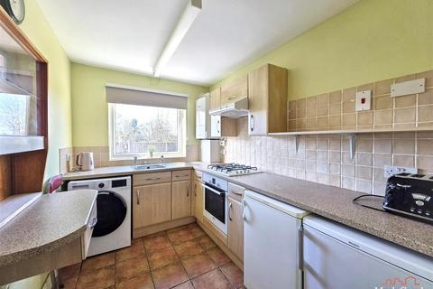 3 bedroom flat for sale, Moat Court, Ashtead KT21