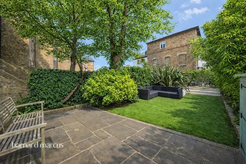 3 bedroom flat for sale, Effra Road, London