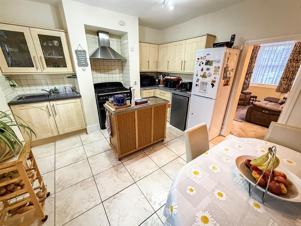 Kitchen/ Dining Room