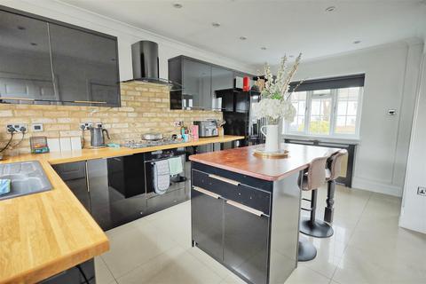 3 bedroom terraced house for sale, Berkeley Close, Ware SG12