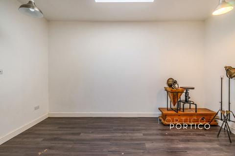 Studio to rent, Church Road, Leyton, London, E10