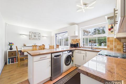 4 bedroom detached house for sale, Vickers Close, Berkshire RG5