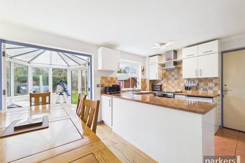 4 bedroom detached house for sale, Vickers Close, Berkshire RG5
