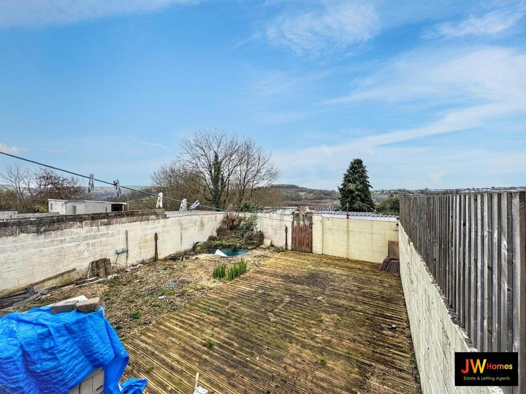 Rear garden 2 (10)