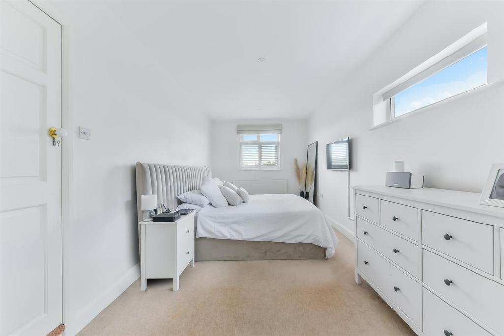 Bedroom 1.jpg