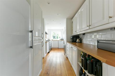 undefined, Grand Drive, Raynes Park SW20