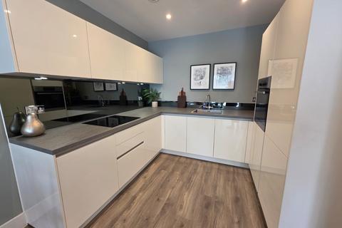 2 bedroom flat to rent, Fairfield House, TW18