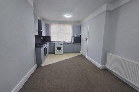 2 bedroom flat to rent, Victoria Road, Ruislip