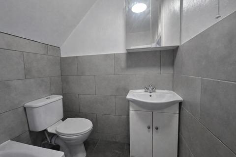 2 bedroom flat to rent, Victoria Road, Ruislip