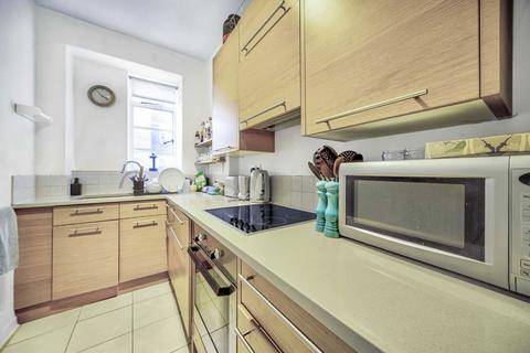 2 bedroom flat to rent, Nightingale Lane, London SW12